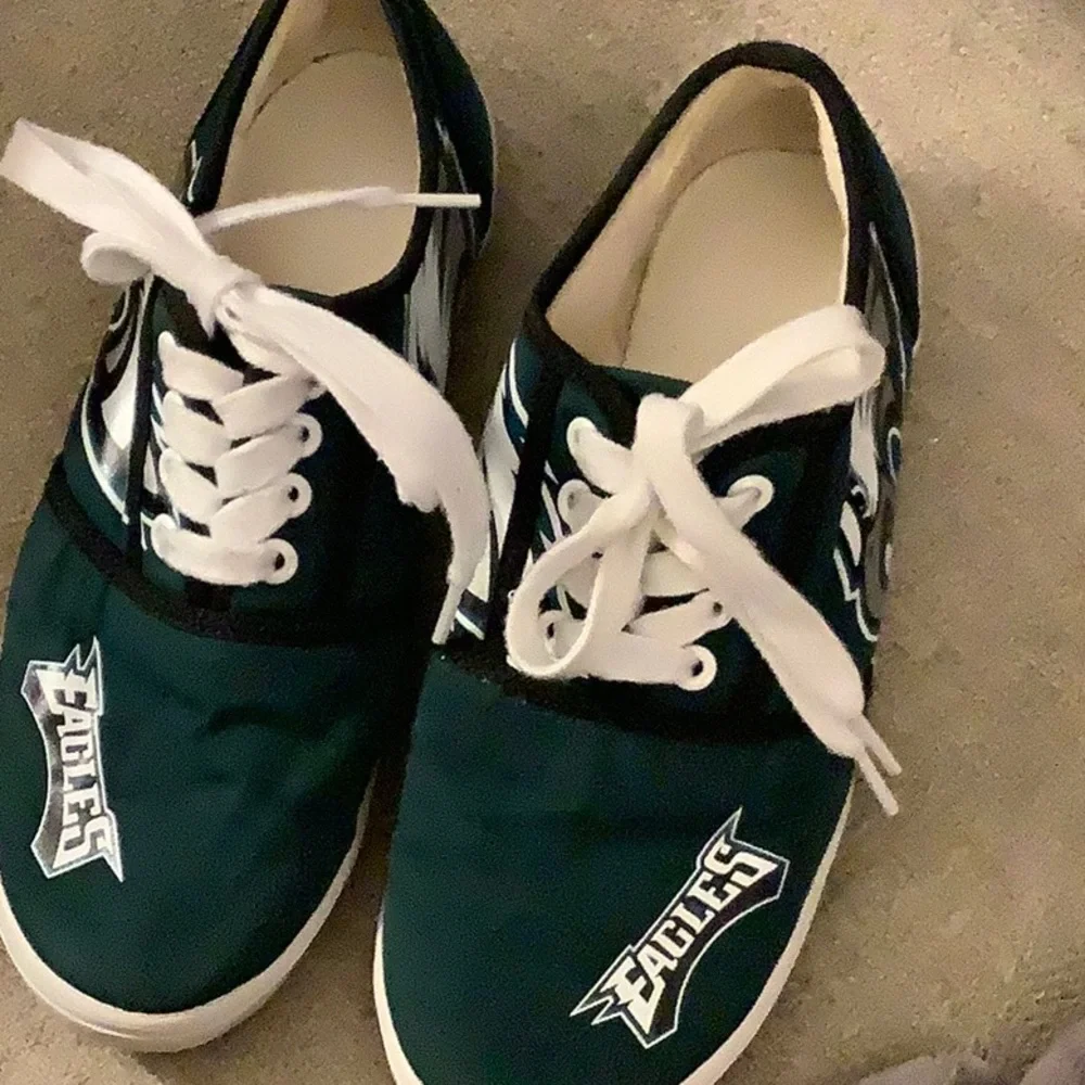 Woman’s Philadelphia Eagles Canvas Lace-Up Sneakers in Dark Green Sz 7.5